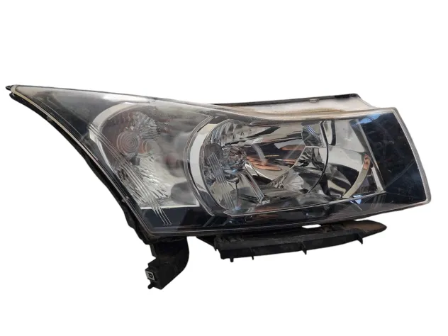 RIGHT FRONT LIGHT CHEVROLET CRUZE